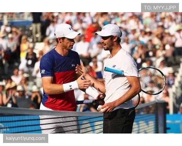 乔丹·汤普森赛场上冷静得不像个运动员，出门买包包倒像挥霍亿万的小富婆